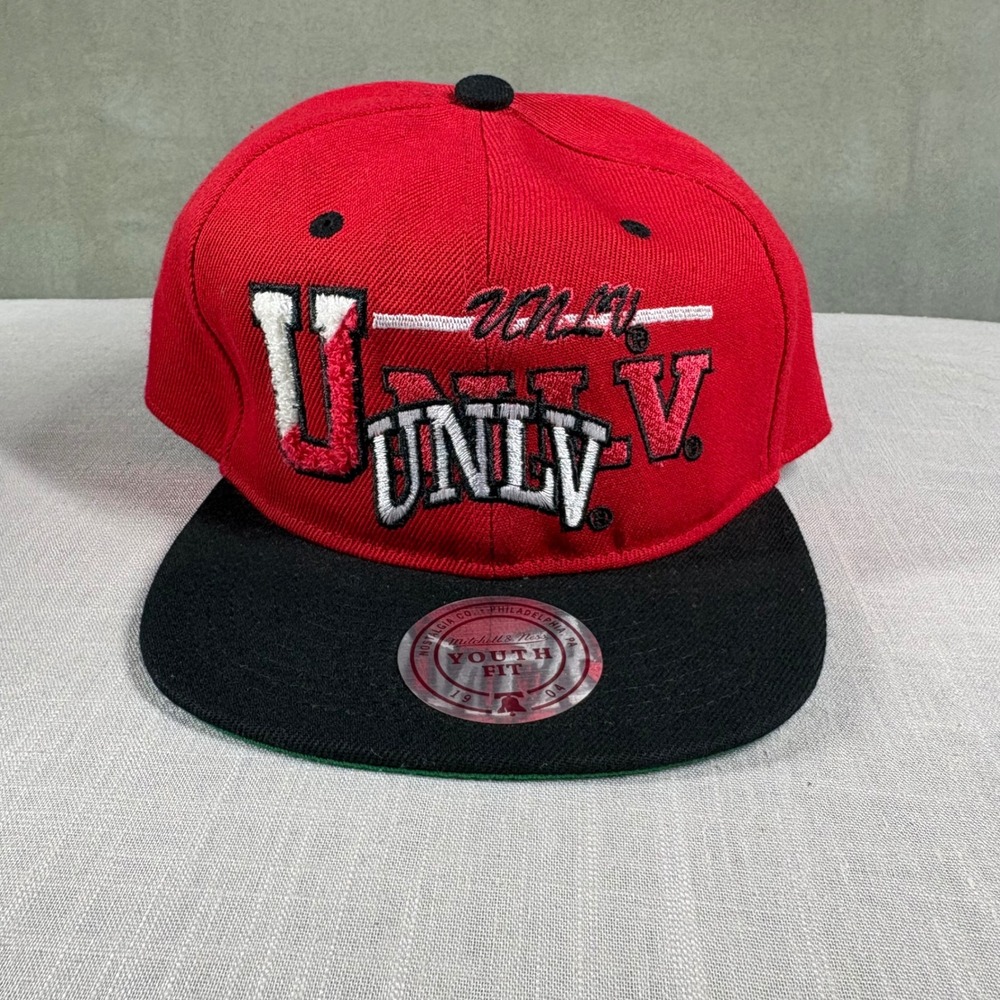 Mitchell & Ness UNLV Runnin Rebels Youth Snapback Hat Red Black 9N48OBC88-C67